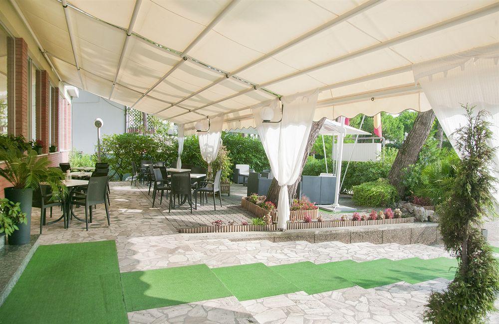 Hotel Olympic Milano Marittima Esterno foto